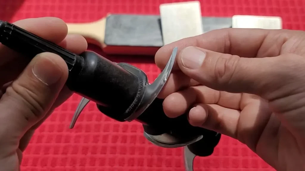 best way to sharpen blender blades