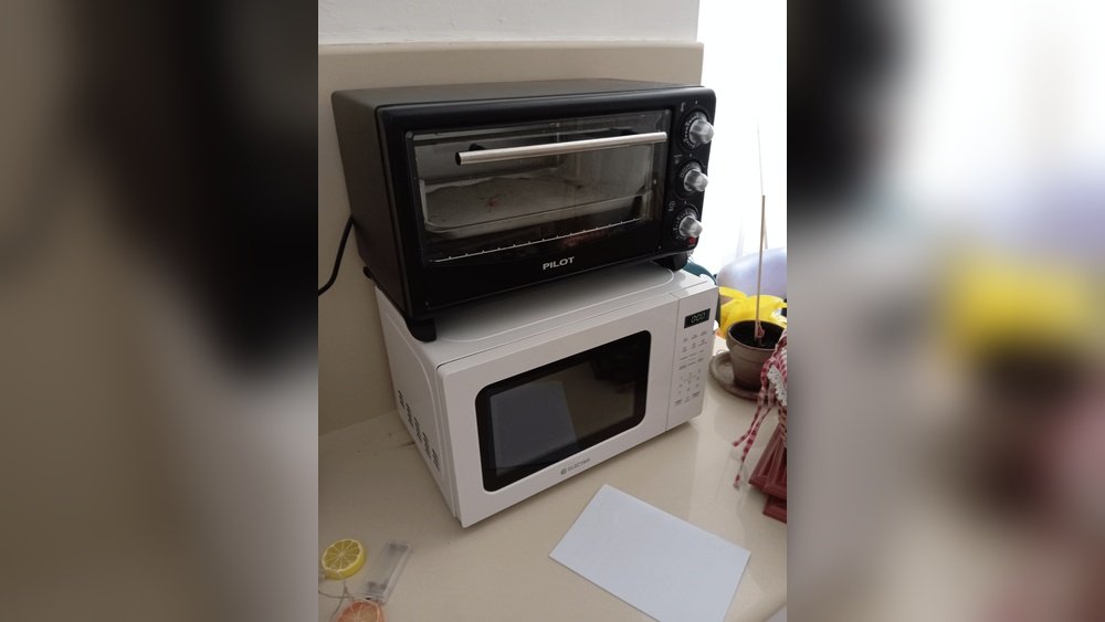 Can You Put Toaster Oven on Top of Microwave