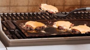 What Temp Do You Cook Smash Burgers on a Griddle