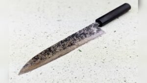 How to Clean Carbon Steel Knife Blades
