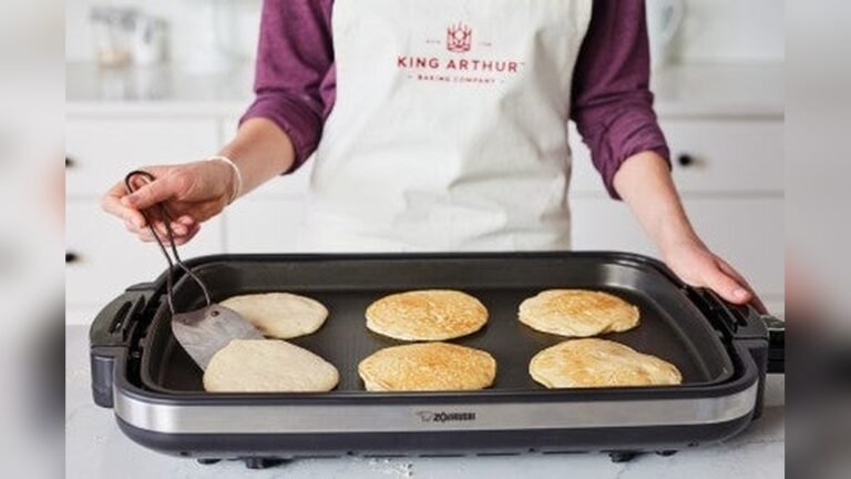 How to Cook Pancakes in an Electric Skillet