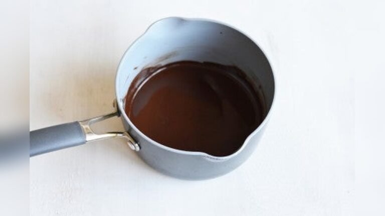 How to Melt Chocolate in a Saucepan