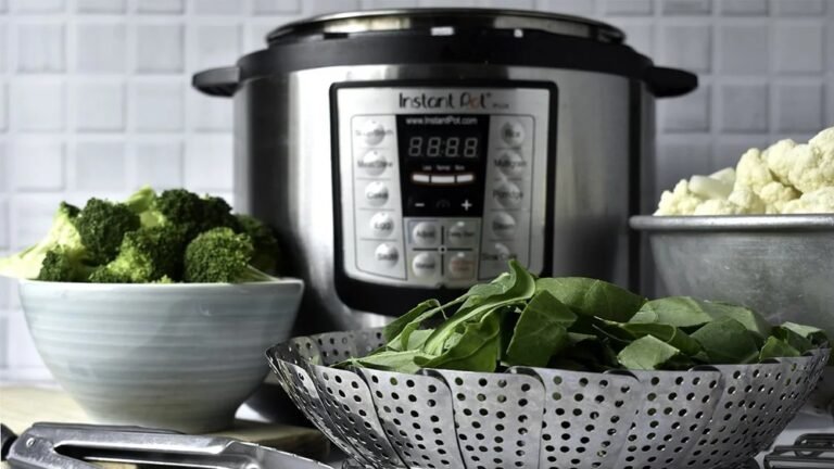 Does a Pressure Cooker Steam When Cooking