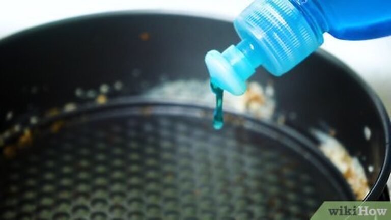 How to Clean a Cake Pan