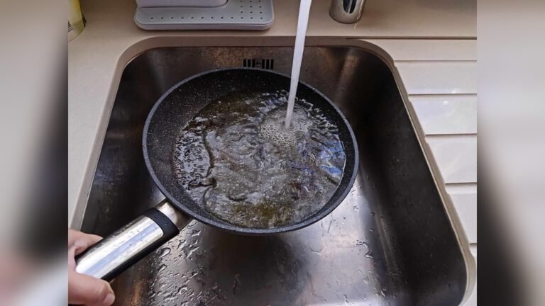 How to Clean Non Stick Frying Pan