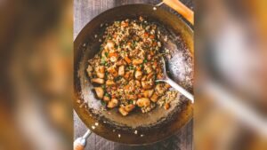 How to Cook Using a Wok