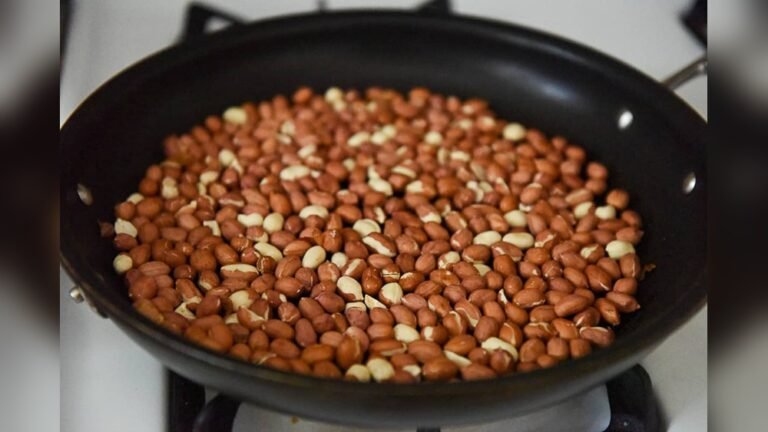 How to Roast Peanuts in a Pan