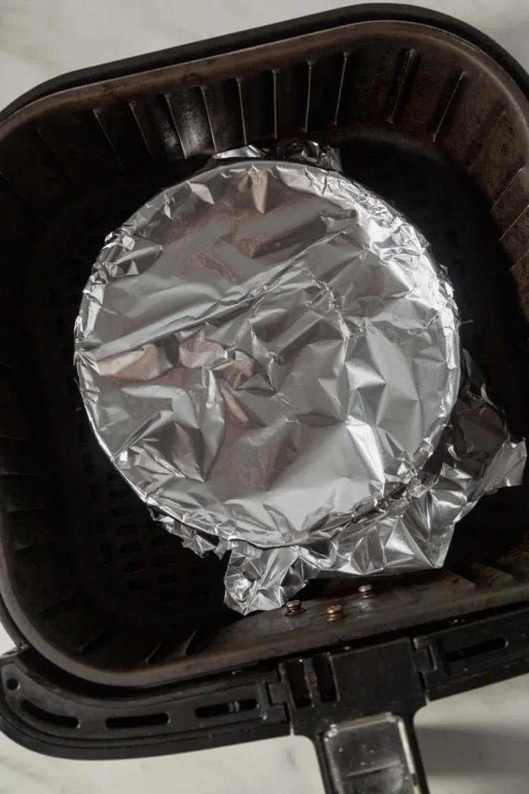 can you put tin foil in an air fryer