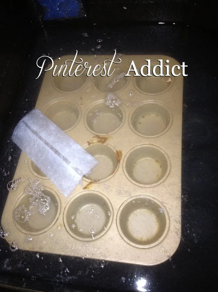 how to clean a muffin pan