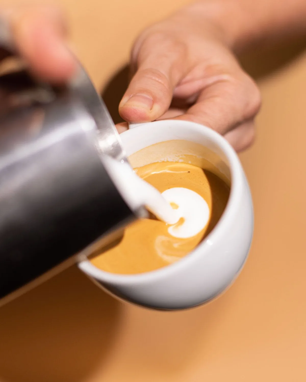 latte art pouring spout position