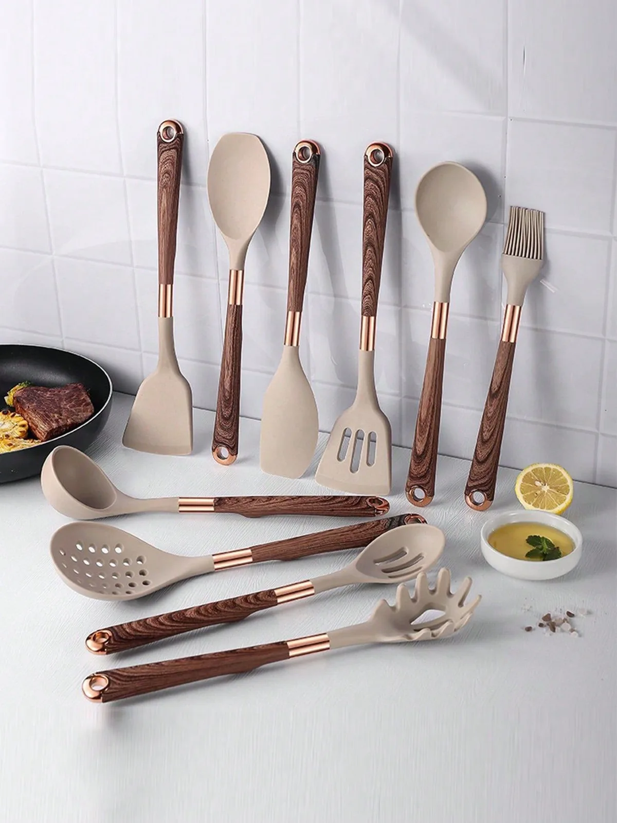 metal vs silicone vs wood utensils